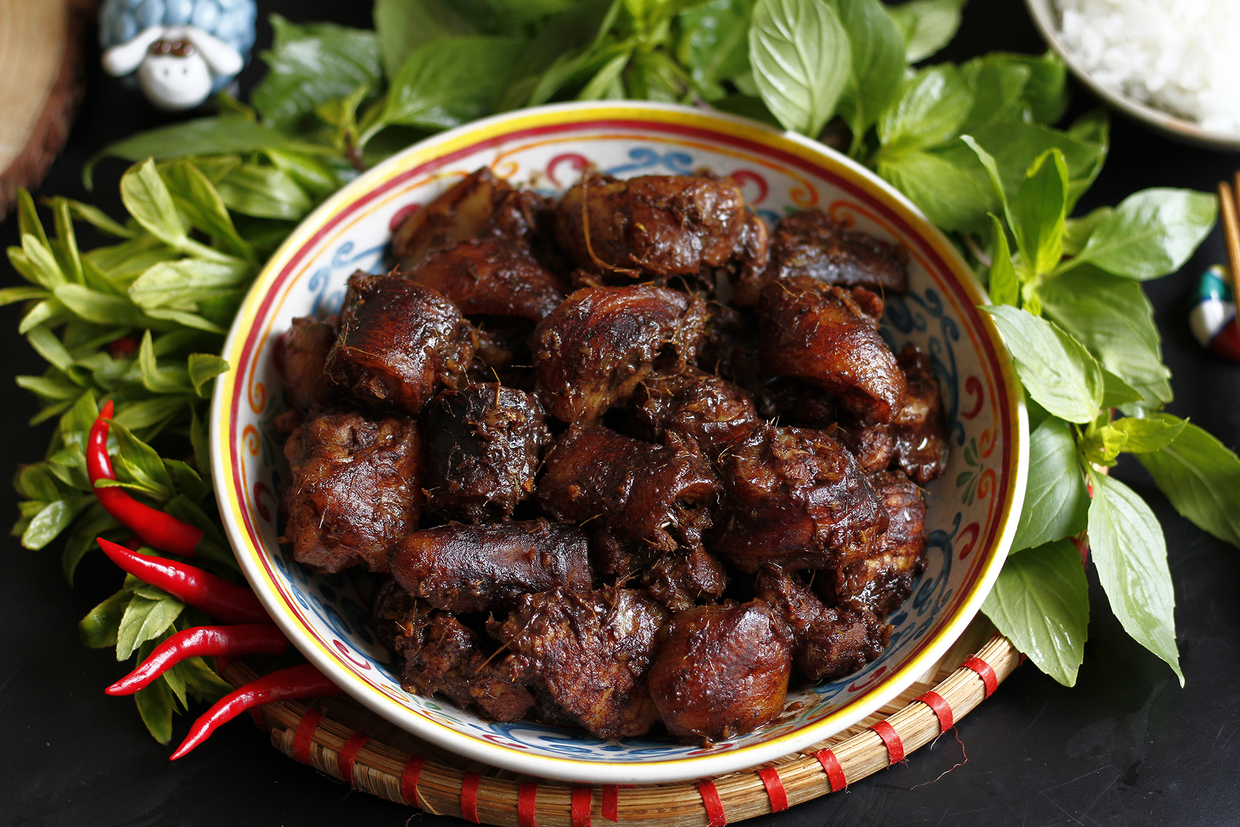 Nhà Hàng Tại Cát Bà - Madame Lan Chuyên Gà, Dê Núi Cát Bà